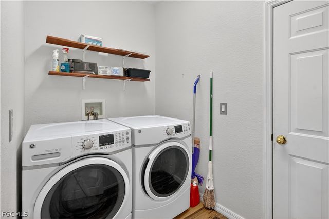 9689 Pineapple Preserve CT, Fort Myers, FL 33908