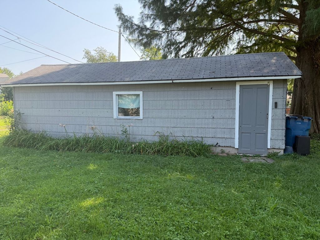Image 5 of property listing at 540 W 3rd Street, Centralia, IL 62801