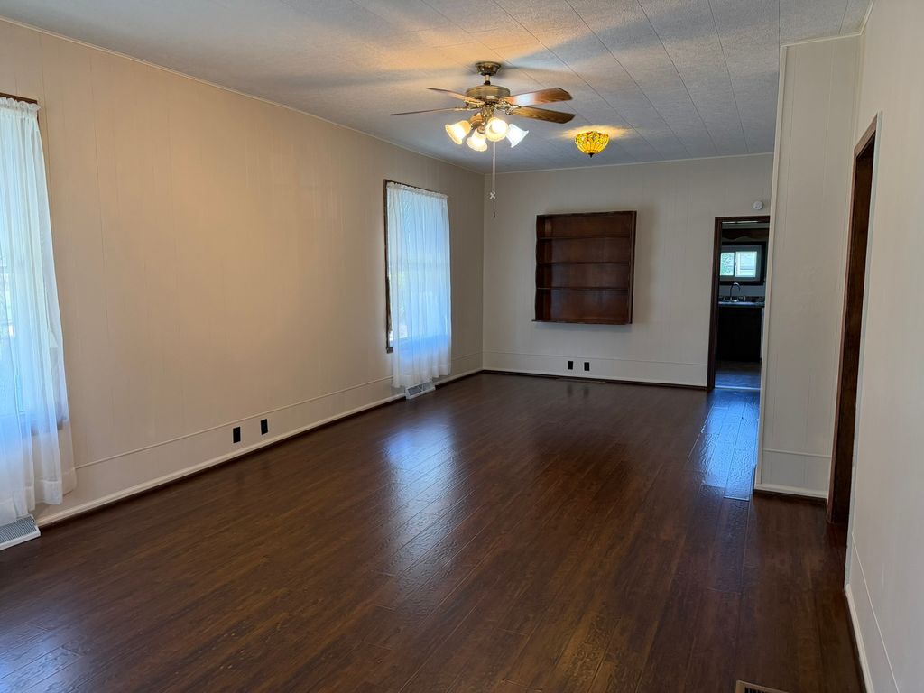 Image 9 of property listing at 540 W 3rd Street, Centralia, IL 62801