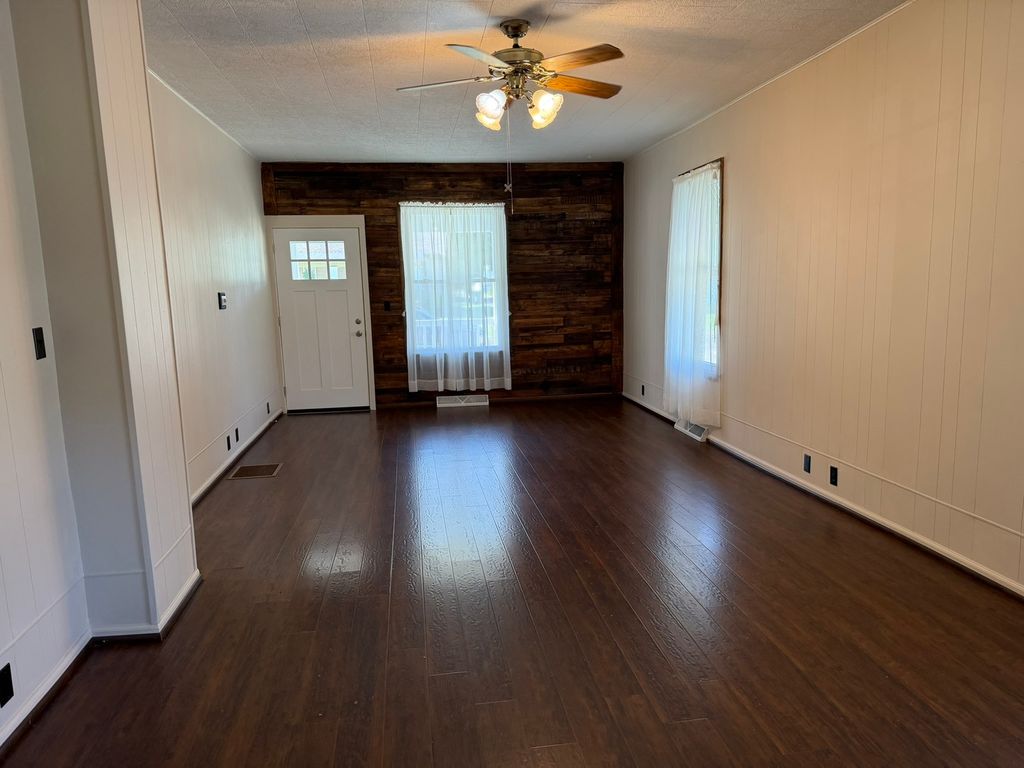 Image 10 of property listing at 540 W 3rd Street, Centralia, IL 62801