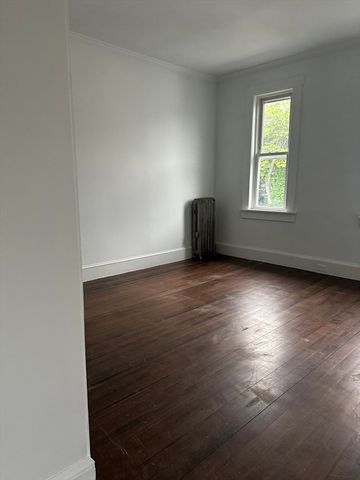 441 High St 2, Lowell, MA 01852