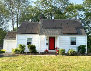 12 Iroquois Road, West Hartford, CT 06117