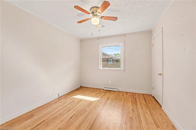 119 Lakeview Circle, Thomasville, NC 27360