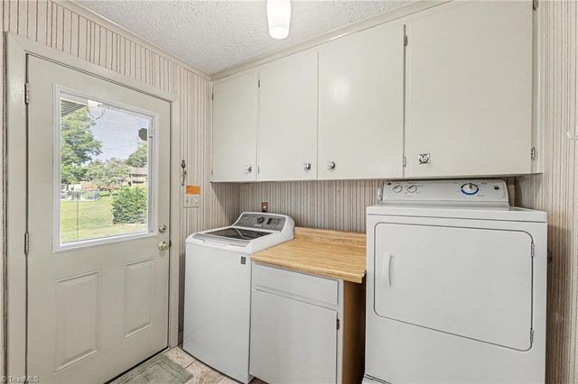 119 Lakeview Circle, Thomasville, NC 27360