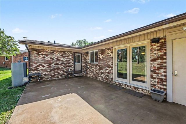 119 Lakeview Circle, Thomasville, NC 27360