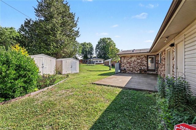 119 Lakeview Circle, Thomasville, NC 27360
