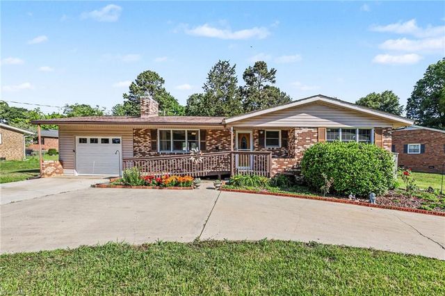 119 Lakeview Circle, Thomasville, NC 27360