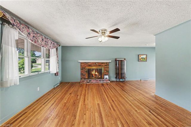 119 Lakeview Circle, Thomasville, NC 27360