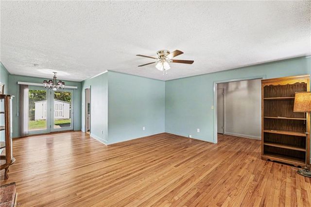 119 Lakeview Circle, Thomasville, NC 27360