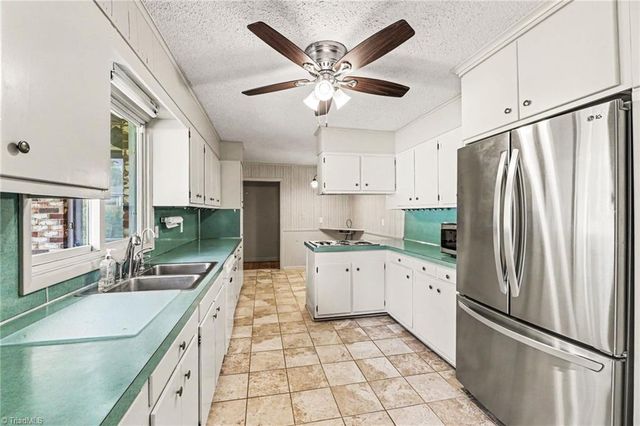 119 Lakeview Circle, Thomasville, NC 27360