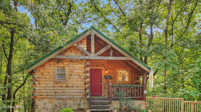 1732 Silver Poplar Lane, Sevierville, TN 37876
