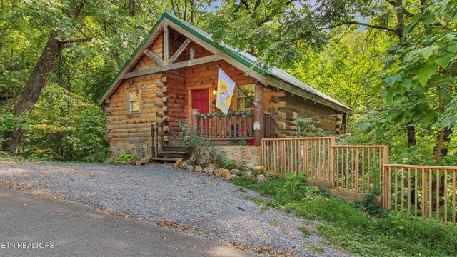 1732 Silver Poplar Lane, Sevierville, TN 37876