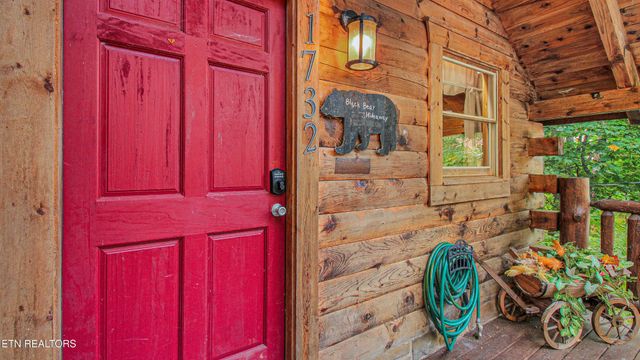 1732 Silver Poplar Lane, Sevierville, TN 37876