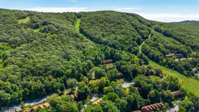 2 Davos Dr, Vernon Twp., NJ 07462