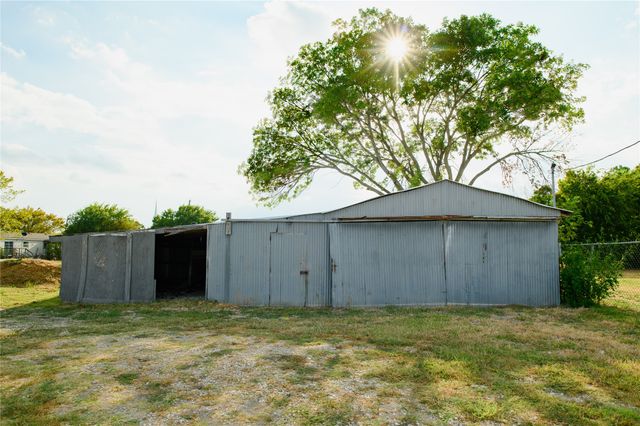 4401 Elementary Drive, Southmayd, TX 76268