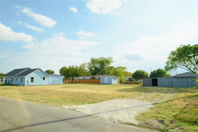 4401 Elementary Drive, Southmayd, TX 76268