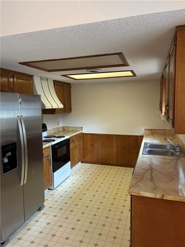3201 Westmoreland Avenue, Springdale, AR 72762