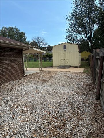 3201 Westmoreland Avenue, Springdale, AR 72762
