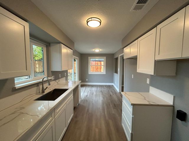 6101 Coyle Ave, Carmichael, CA 95608
