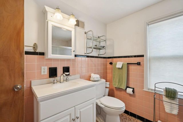 1601 E Menlo BOULEVARD, Shorewood, WI 53211