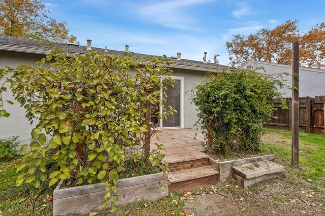 1904 Iris Ave, Sacramento, CA 95815