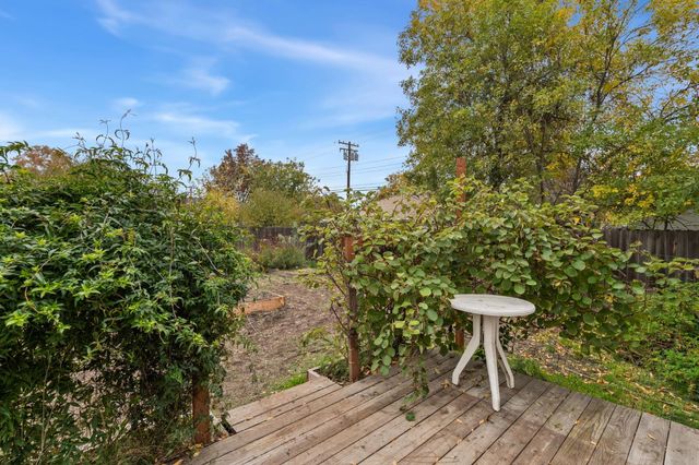 1904 Iris Ave, Sacramento, CA 95815