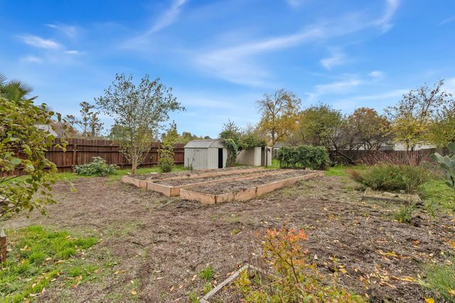 1904 Iris Ave, Sacramento, CA 95815