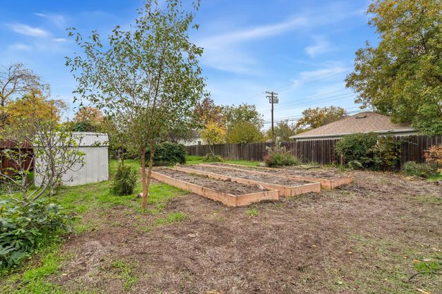 1904 Iris Ave, Sacramento, CA 95815