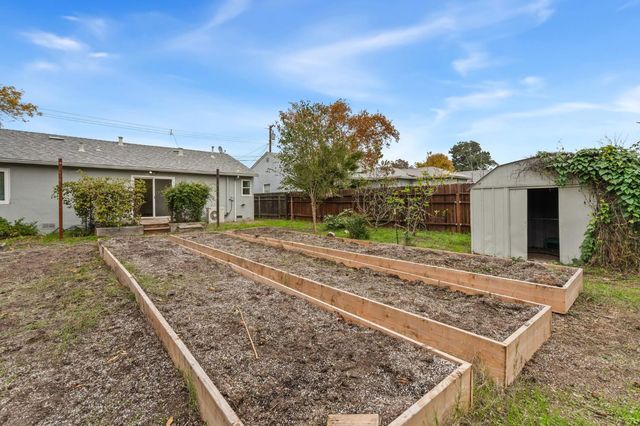 1904 Iris Ave, Sacramento, CA 95815