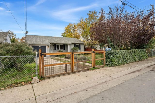 1904 Iris Ave, Sacramento, CA 95815