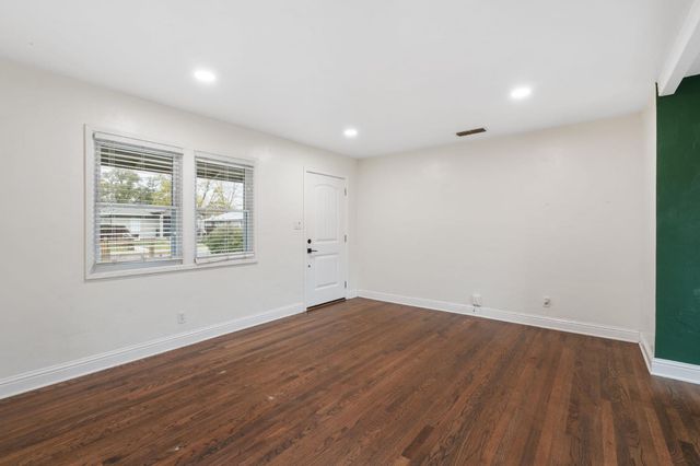 1904 Iris Ave, Sacramento, CA 95815