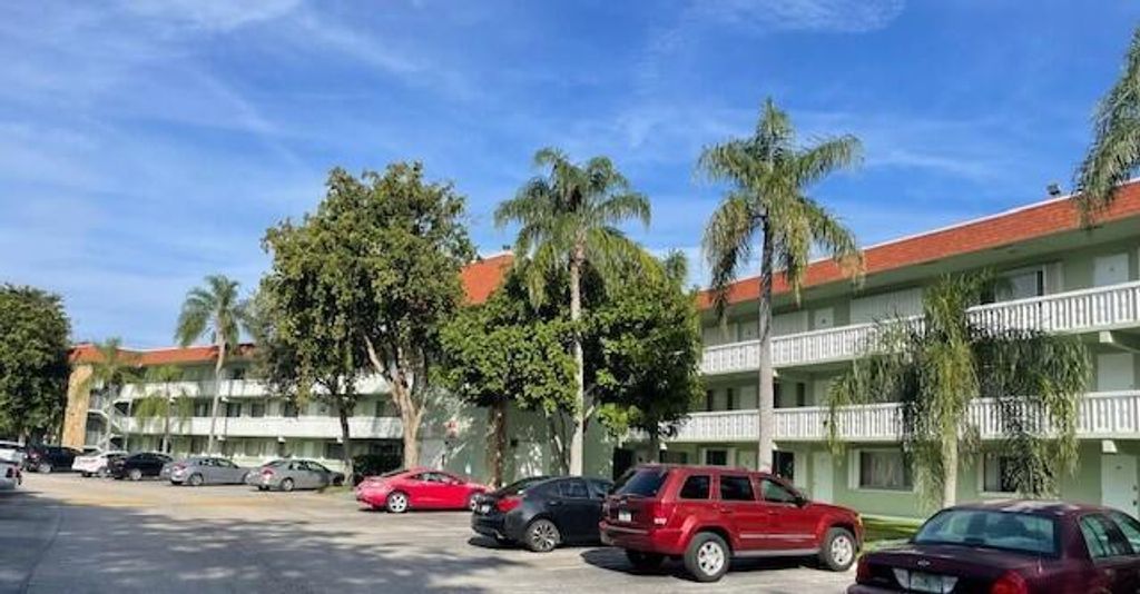 3100 Springdale Boulevard 212, Palm Springs, FL 33461