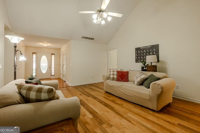 160 Vinnys Way Alley, Covington, GA 30014