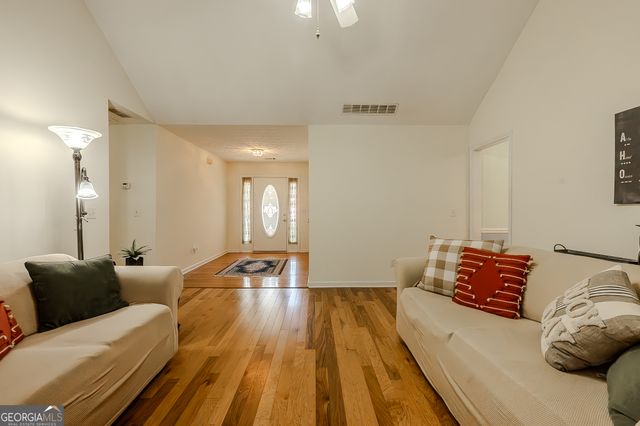 160 Vinnys Way Alley, Covington, GA 30014