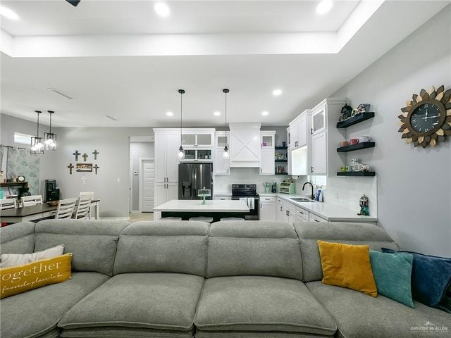 32797 Jorge Street, Los Fresnos, TX 78566