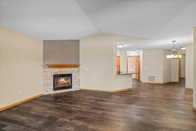 2003 10th Avenue W, Shakopee, MN 55379