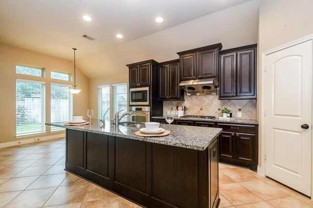 2911 Village Brook Lane, Pearland, TX 77584