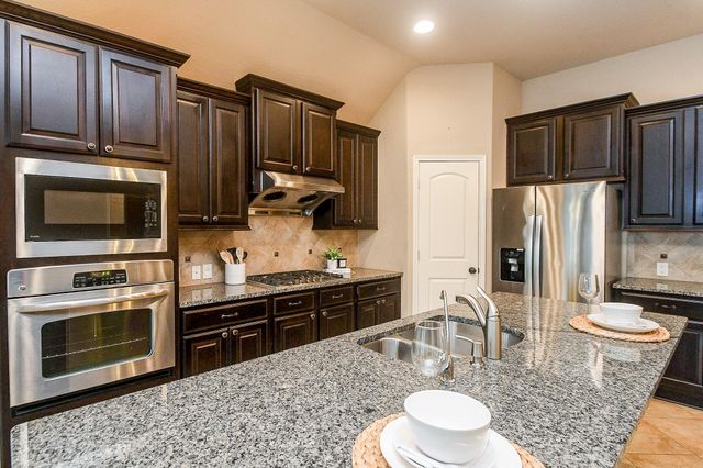 2911 Village Brook Lane, Pearland, TX 77584