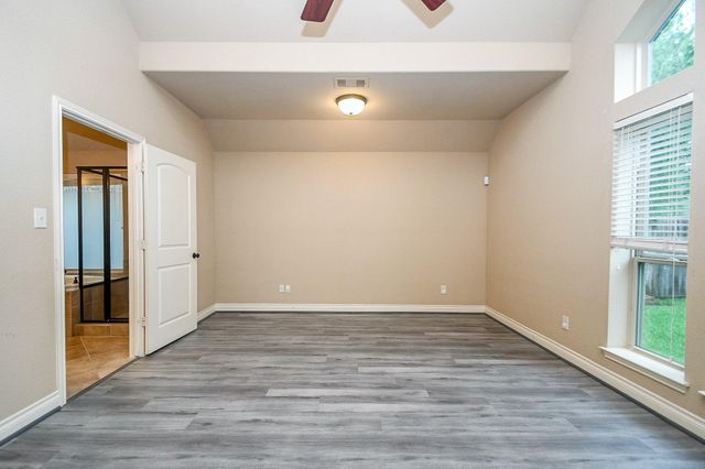 2911 Village Brook Lane, Pearland, TX 77584