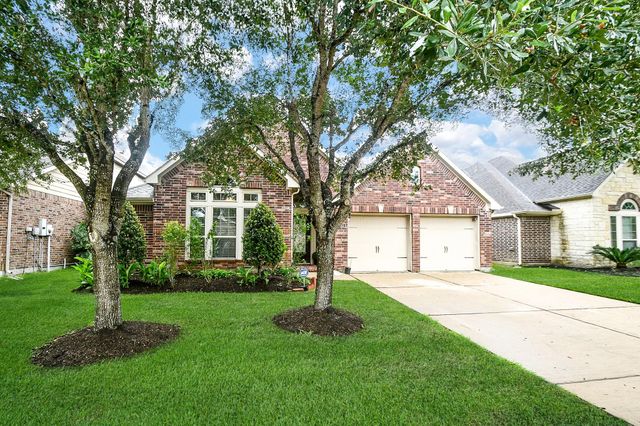 2911 Village Brook Lane, Pearland, TX 77584