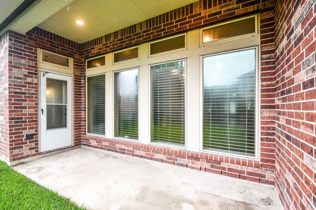2911 Village Brook Lane, Pearland, TX 77584