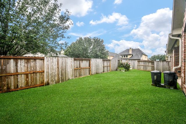 2911 Village Brook Lane, Pearland, TX 77584