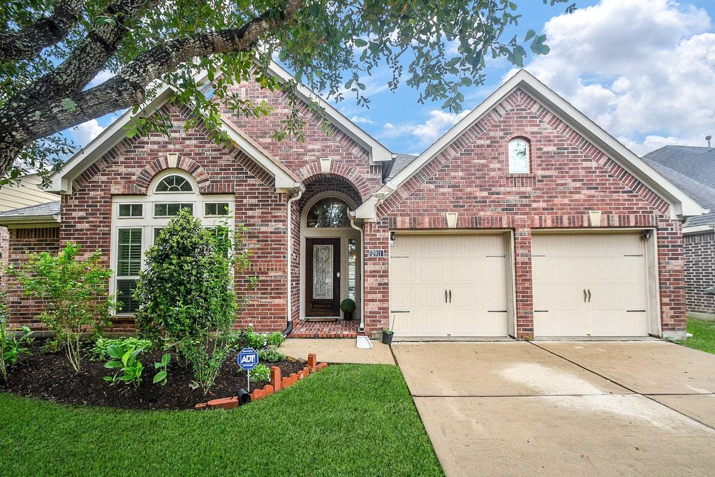 2911 Village Brook Lane, Pearland, TX 77584