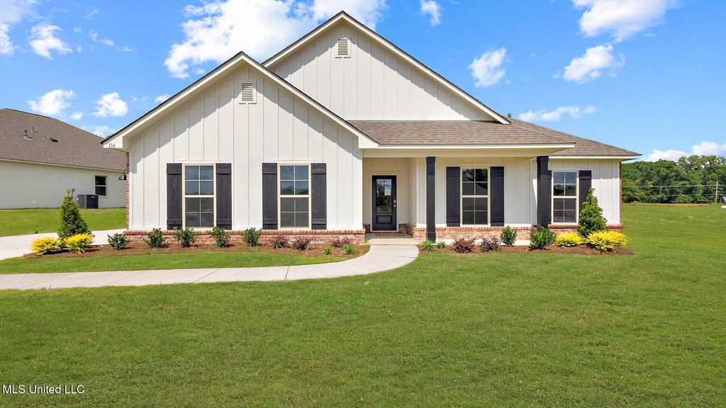 108 Horseshoe Boulevard, Clinton, MS 39056