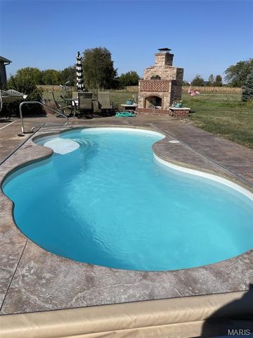 3721 Hawk Point, Palmyra, MO 63461