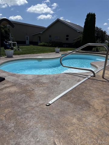 3721 Hawk Point, Palmyra, MO 63461