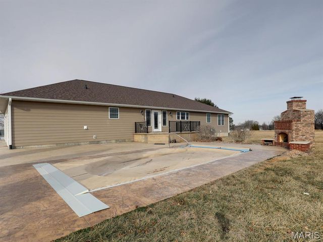 3721 Hawk Point, Palmyra, MO 63461