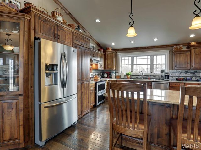 3721 Hawk Point, Palmyra, MO 63461
