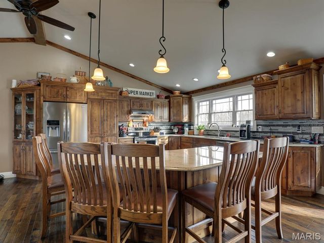 3721 Hawk Point, Palmyra, MO 63461