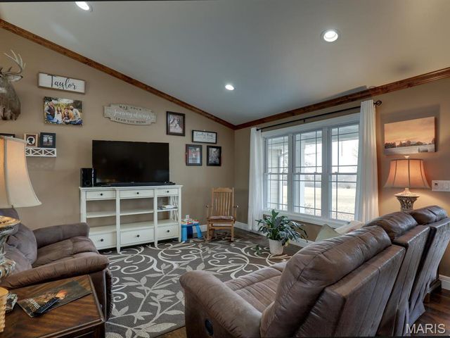 3721 Hawk Point, Palmyra, MO 63461